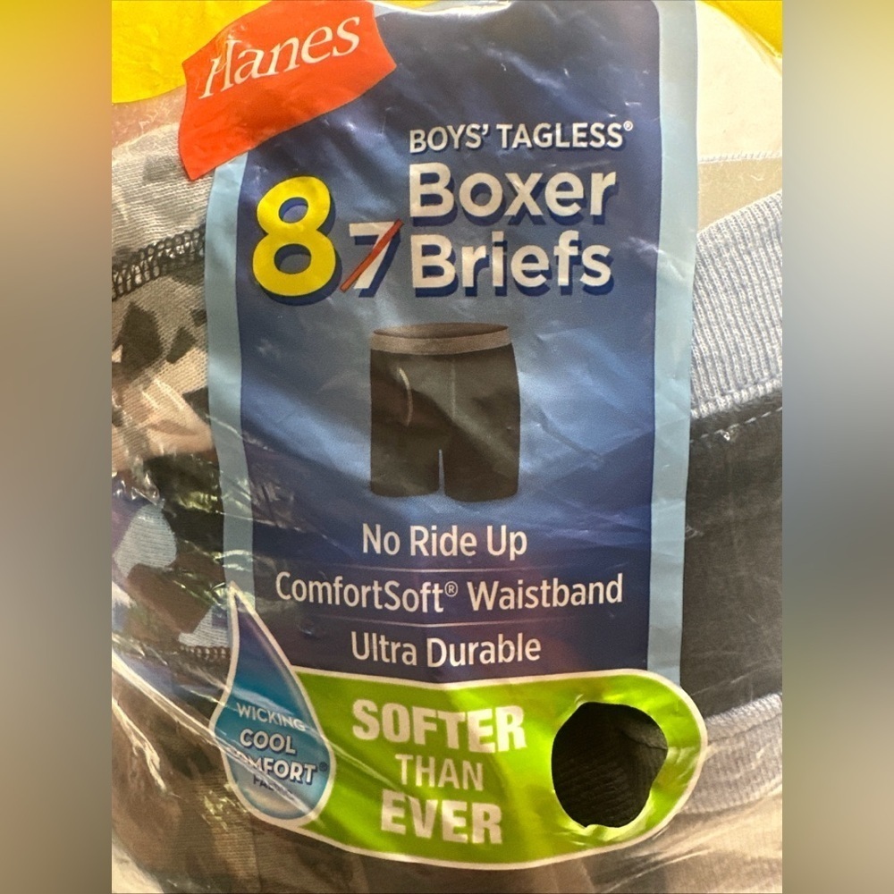 Hanes Boys XL Tagless Boxer Briefs Solid Colors  7 Count - Picture 4 of 9